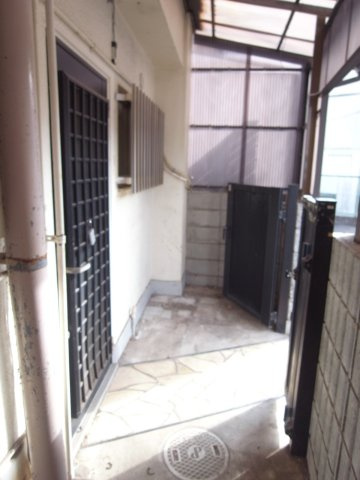伊丹市北本町２丁目の倉庫