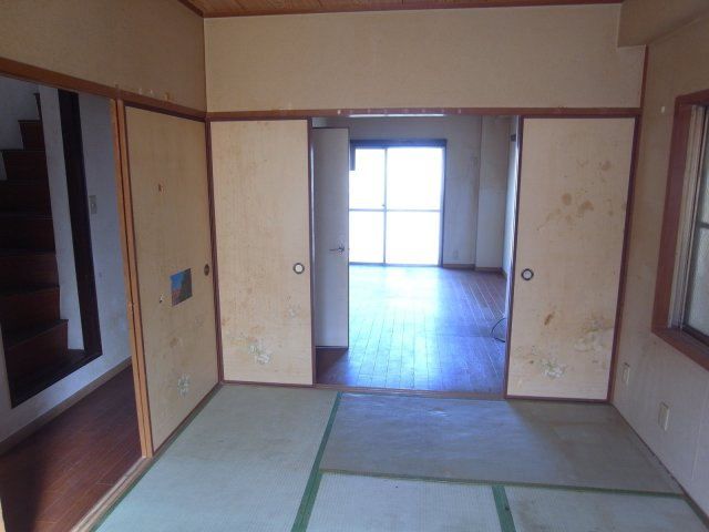 伊丹市北本町２丁目の倉庫