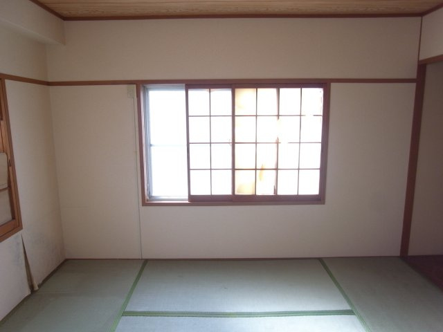 伊丹市北本町２丁目の倉庫