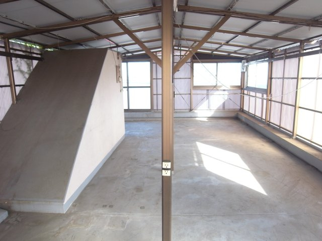 伊丹市北本町２丁目の倉庫