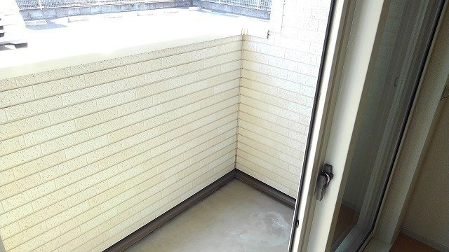 【バルコニー】 | ヴィラ・アンジュ | お洗濯にも便利なバルコニー付き