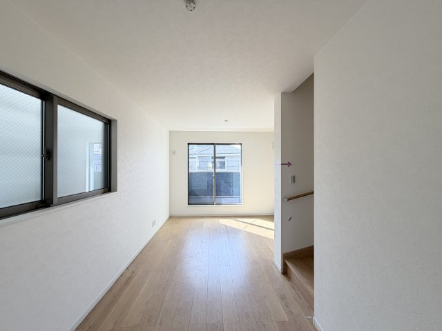 尼崎大庄西町戸建南の居間・リビング