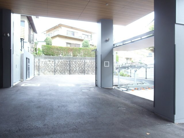 吹田市千里山竹園１丁目の店舗一部