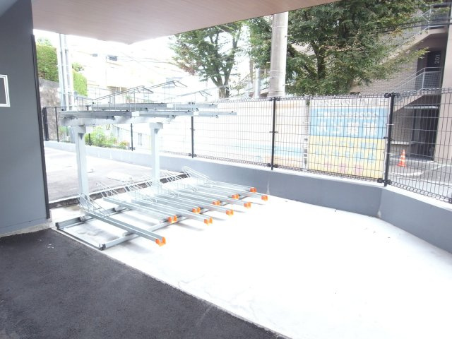 吹田市千里山竹園１丁目の店舗一部