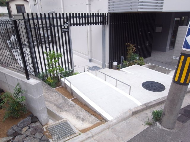 吹田市千里山竹園１丁目の店舗一部