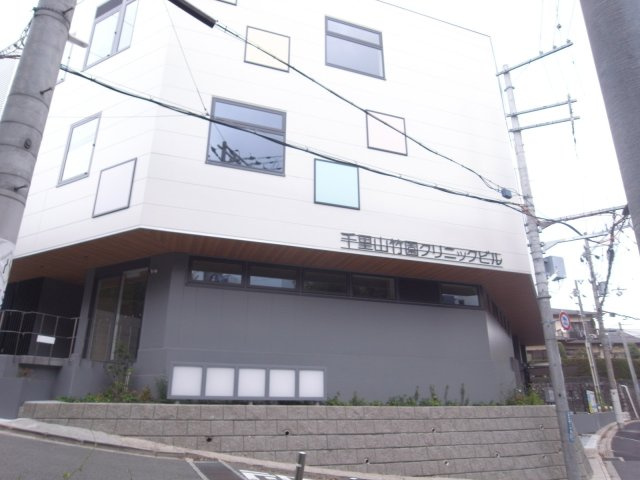 吹田市千里山竹園１丁目の店舗一部の外観