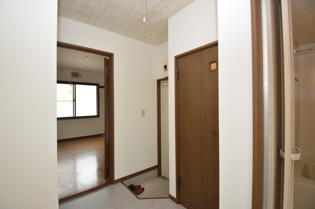 新潟市中央区田中町のアパートの玄関|（参考）他室の写真を使用しています。現況優先となります。