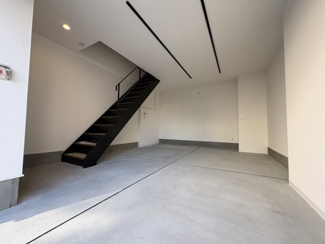 東淀川ガレージハウスのロビー
