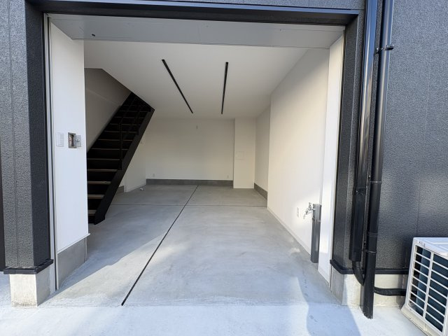 東淀川ガレージハウスのロビー