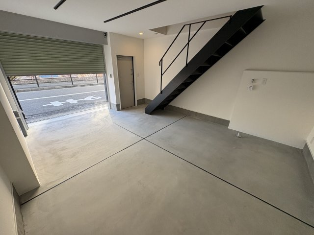 東淀川ガレージハウスのロビー