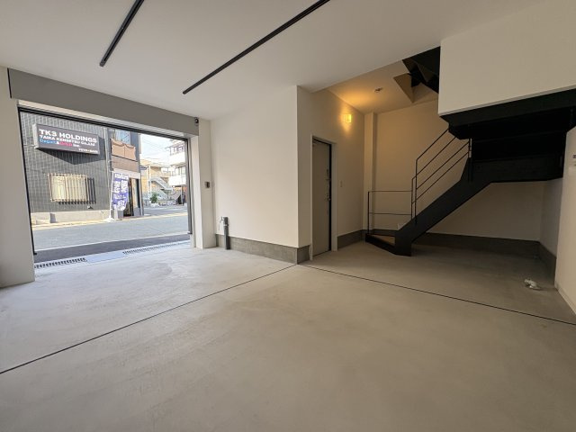 東淀川ガレージハウスのロビー