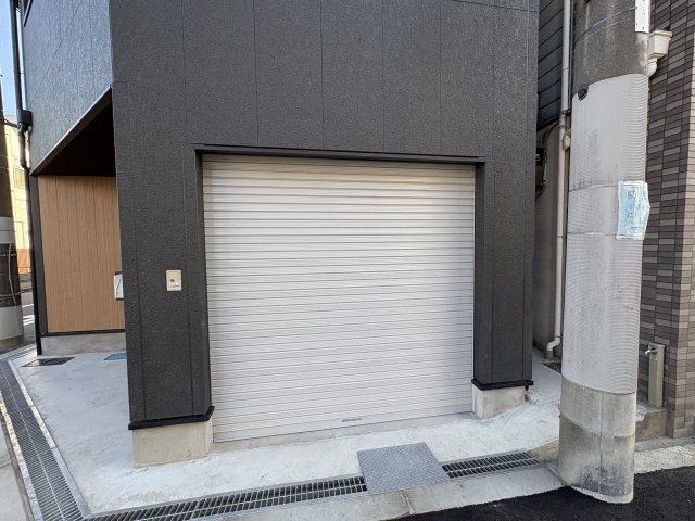 東淀川ガレージハウスのエントランス