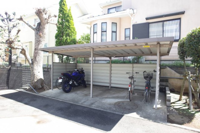 【その他共用部分】 | コーポモリヨシ2号棟 | 屋根付きの駐輪場☆