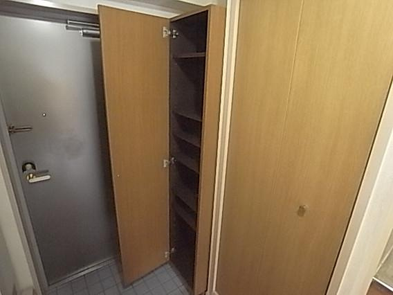 神戸市灘区鹿ノ下通２丁目の賃貸マンションの玄関