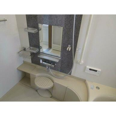 芦屋市東芦屋町のアパートの浴室