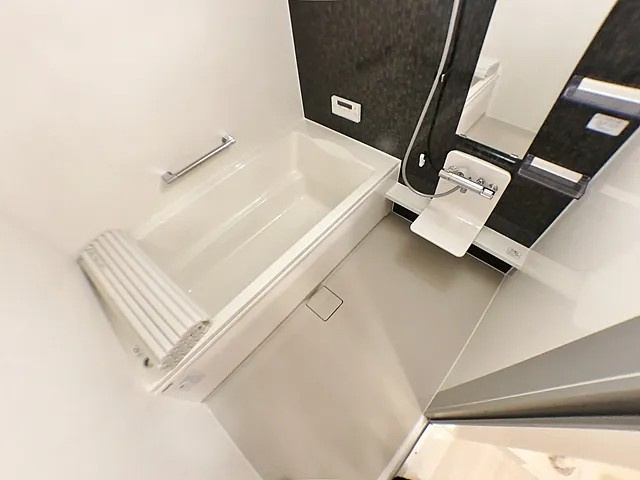 神戸市中央区山本通４丁目のアパートの浴室