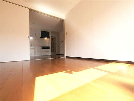 神戸市東灘区深江本町２丁目の賃貸マンションの居間・リビング