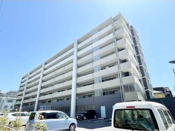 アルファスマート九品寺の駐車場
