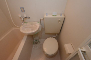 浴室内にトイレがあります♪