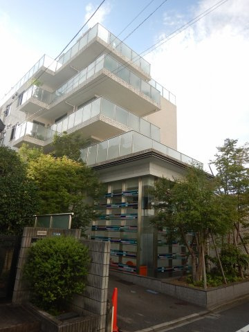 ロイヤルシーズン新宿柏木の外観