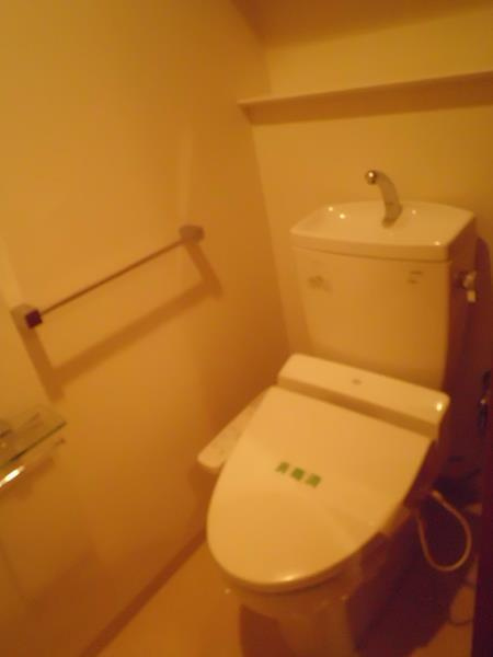 プレミアコンフォート西荻窪のトイレ|ゆったりとした空間のトイレです