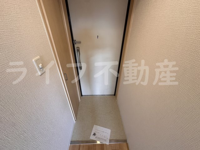 シャラロステの玄関
