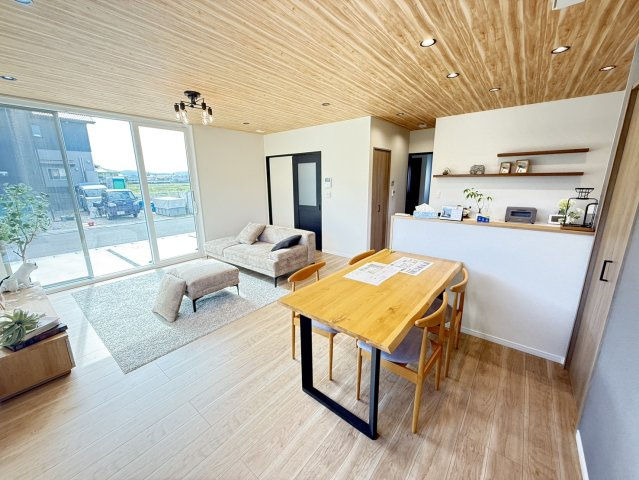 羽ノ浦町岩脇　戸建住宅の居間・リビング
