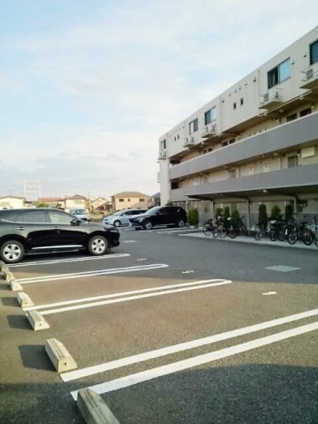 サンリット　スクエアの駐車場|駐車スペースもあります