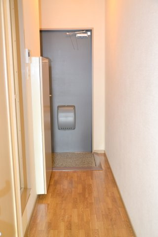 マツフジビルの玄関