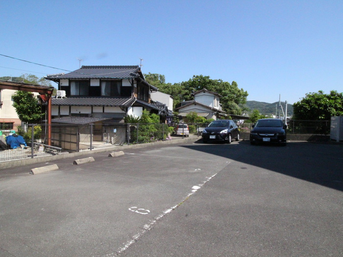 ステラヒルズ高良の駐車場