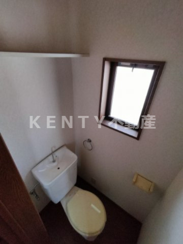 【トイレ】 | ロイヤルウエストハイツ | 落ち着いた色調のトイレです