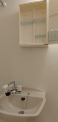 【洗面所】 | クレイシア池上 | 洗面台は浴室にあります。