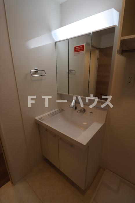 ロイヤルクレスト六号館の洗面所|洗面所