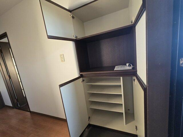 鳴島ビルの収納