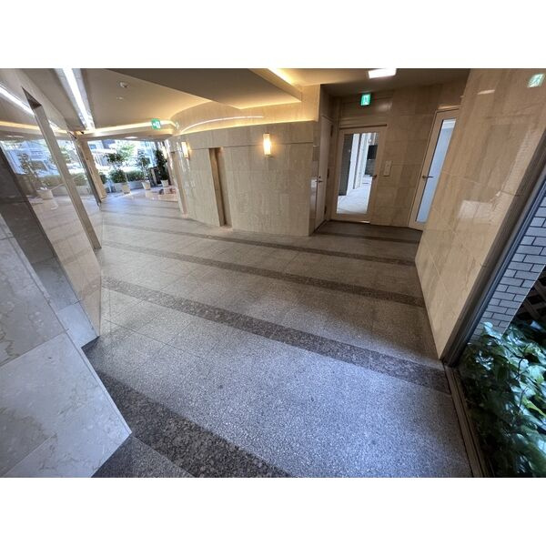 リーガル福島駅前のロビー