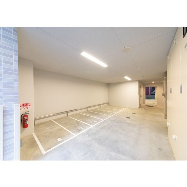 スプランディッド上本町WESTの駐車場