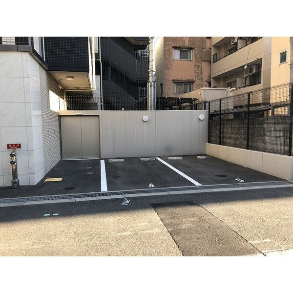 ランドセントラル梅田の駐車場