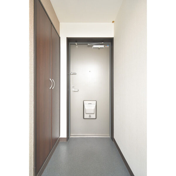 Gramercy Juso-higashi 3rdの玄関