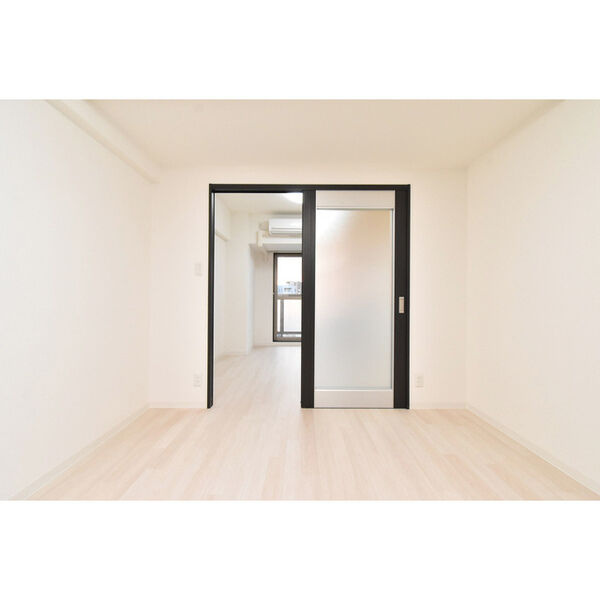 Gramercy Juso-higashi 3rdの居間・リビング