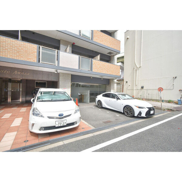 プレミュール阿波座の駐車場