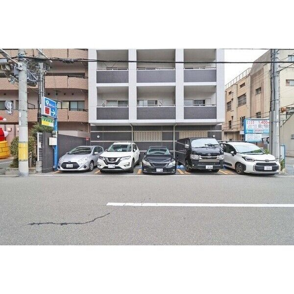 南堀江アパートメントシエロの駐車場