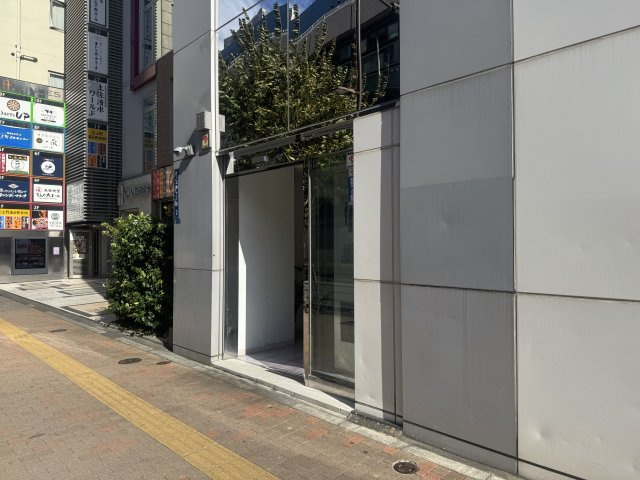 東叡堂ビルのエントランス