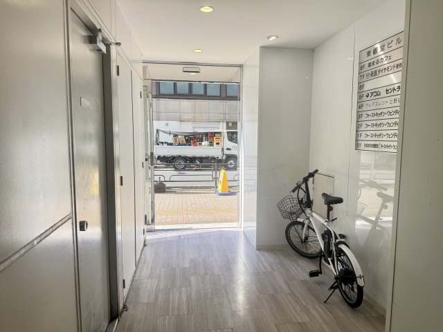 東叡堂ビルのエントランス