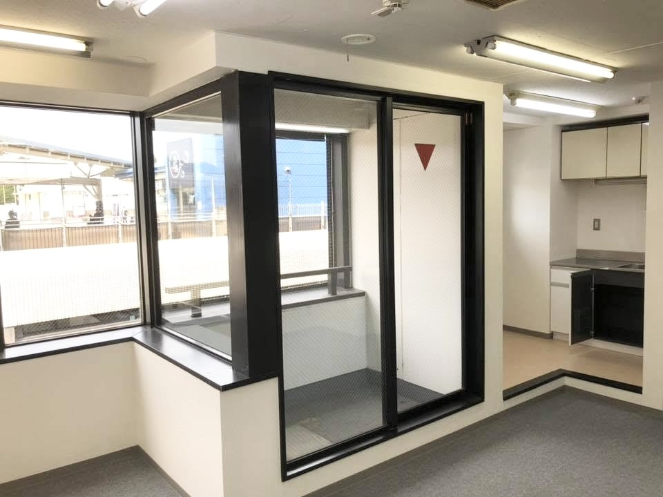 東叡堂ビルのバルコニー