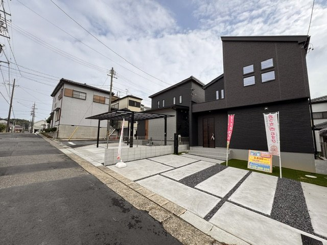 GRAFARE尾張旭市城山町三ツ池１棟【仲介手数料無料　城山小　旭中学校】の前面道路含む現地写真|今すぐのご案内可能です！→  0120-336-922　までお気軽にお問い合わせください。