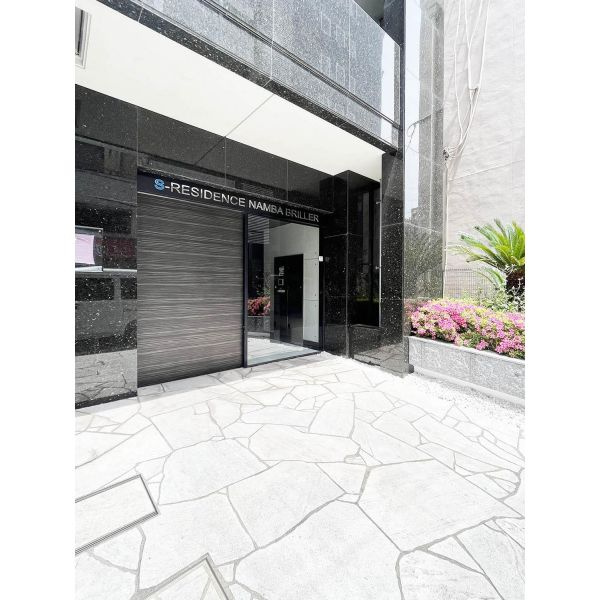 S-RESIDENCE難波Brillerのエントランス