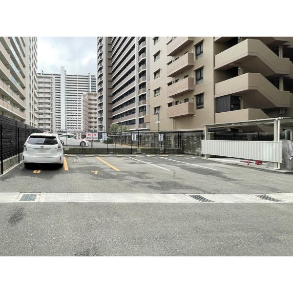 S-RESIDENCE新大阪Ridenteの駐車場