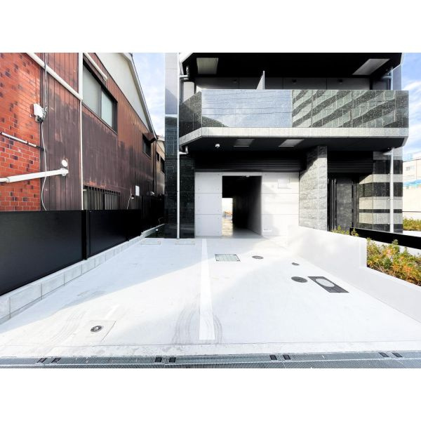 S-RESIDENCE都島Luxの駐車場