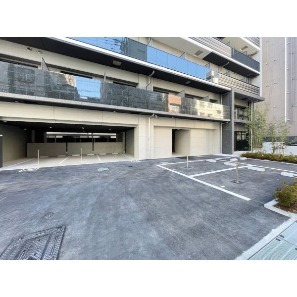 S-RESIDENCE難波大国町Tresの駐車場