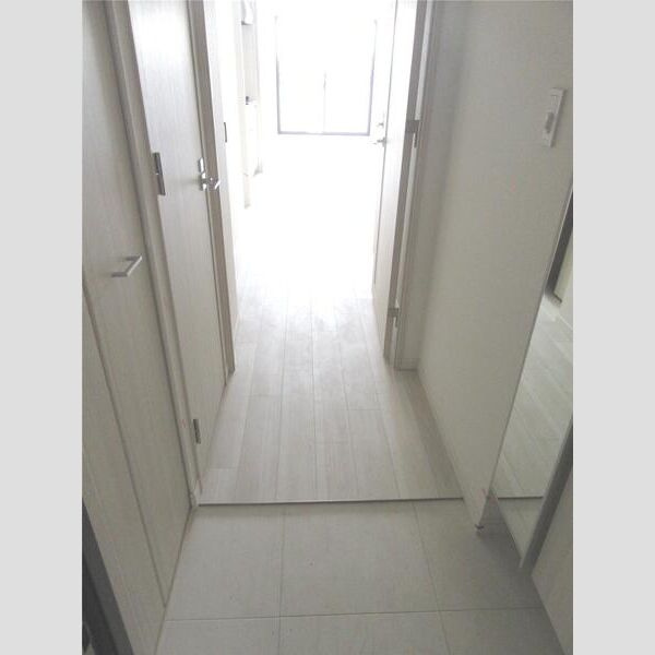 S-RESIDENCE堺筋本町Unoの玄関